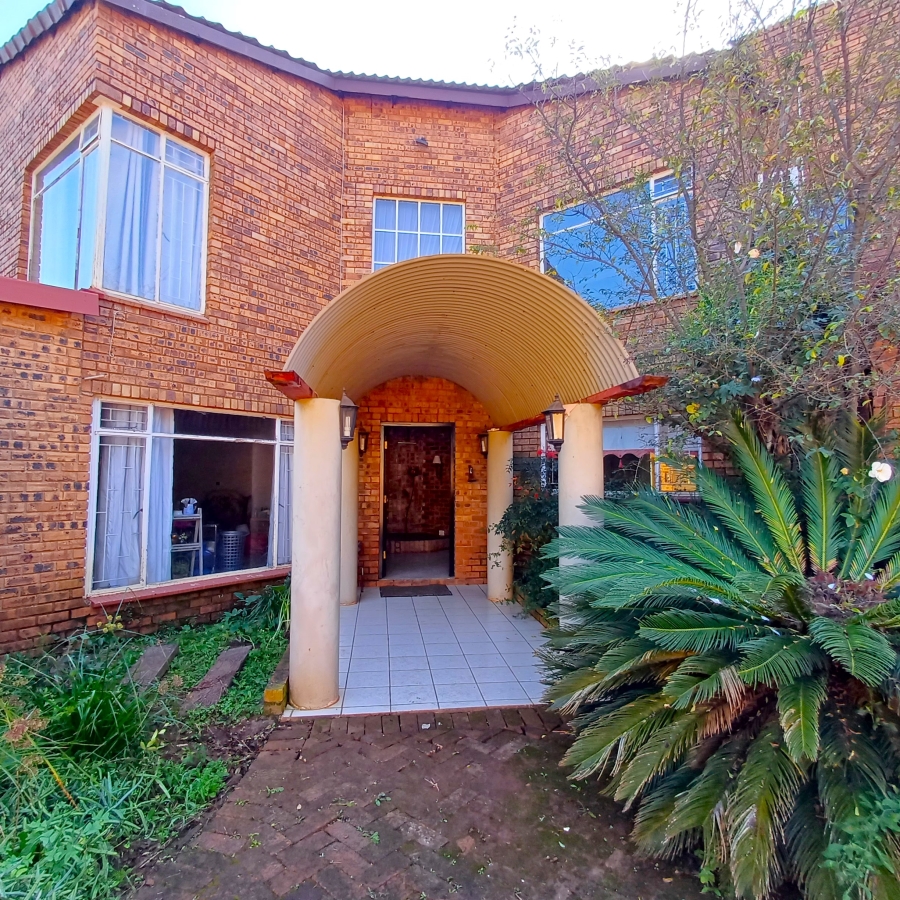 5 Bedroom Property for Sale in Blue Saddle Ranches Gauteng