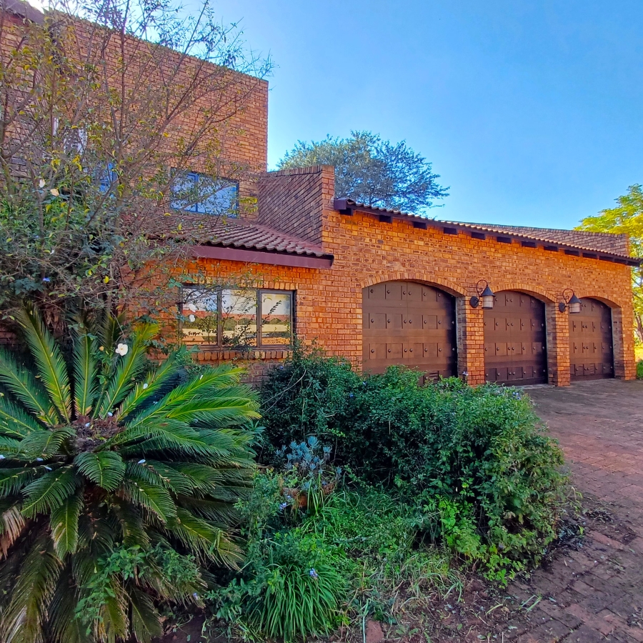5 Bedroom Property for Sale in Blue Saddle Ranches Gauteng