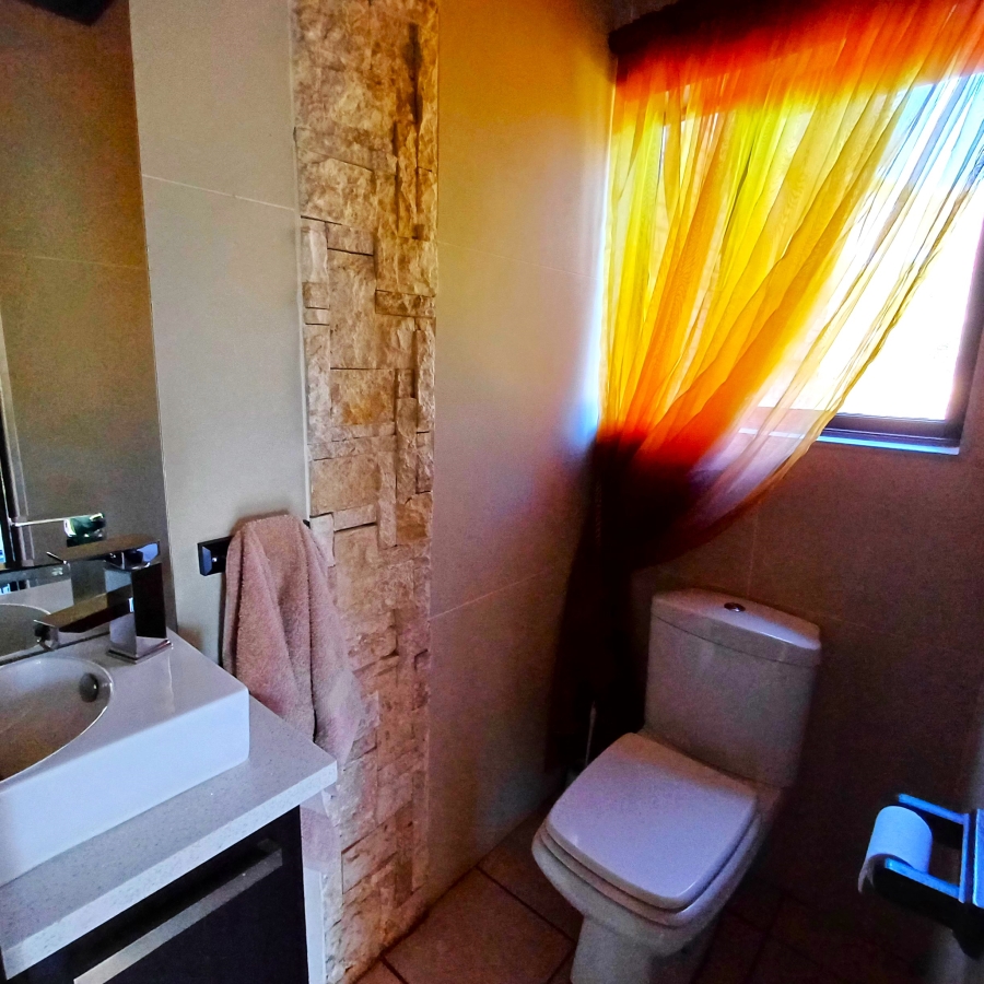 5 Bedroom Property for Sale in Blue Saddle Ranches Gauteng