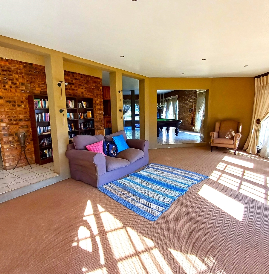 5 Bedroom Property for Sale in Blue Saddle Ranches Gauteng