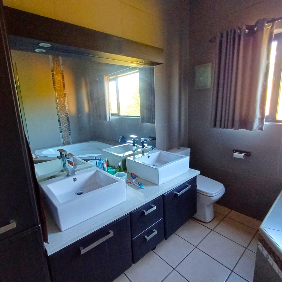 5 Bedroom Property for Sale in Blue Saddle Ranches Gauteng