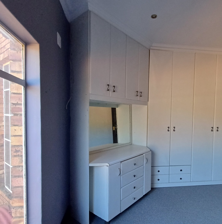 5 Bedroom Property for Sale in Blue Saddle Ranches Gauteng