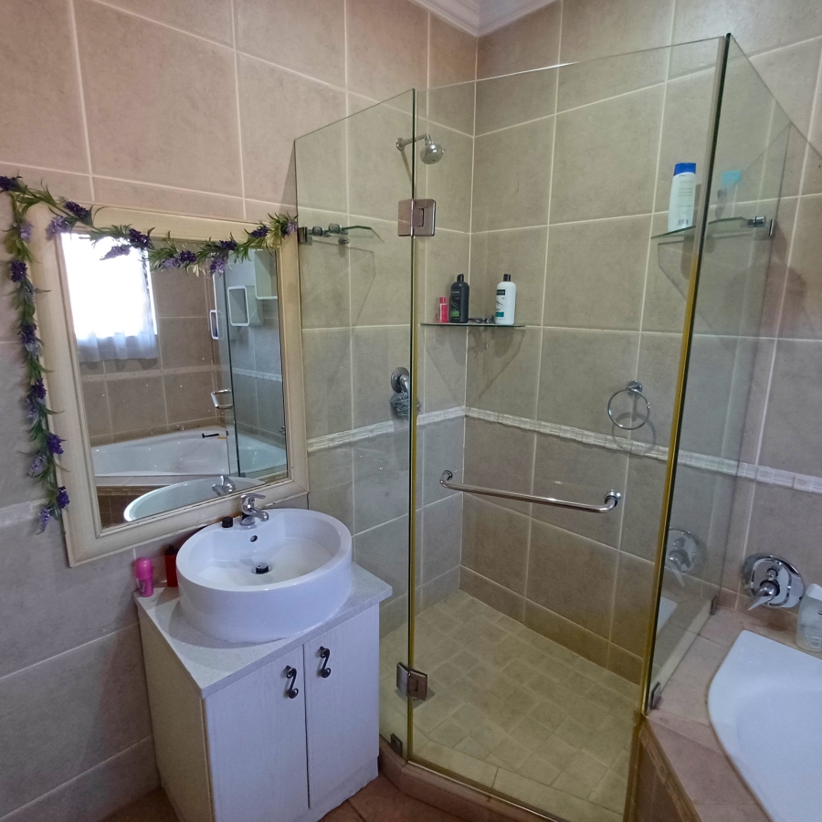 5 Bedroom Property for Sale in Blue Saddle Ranches Gauteng