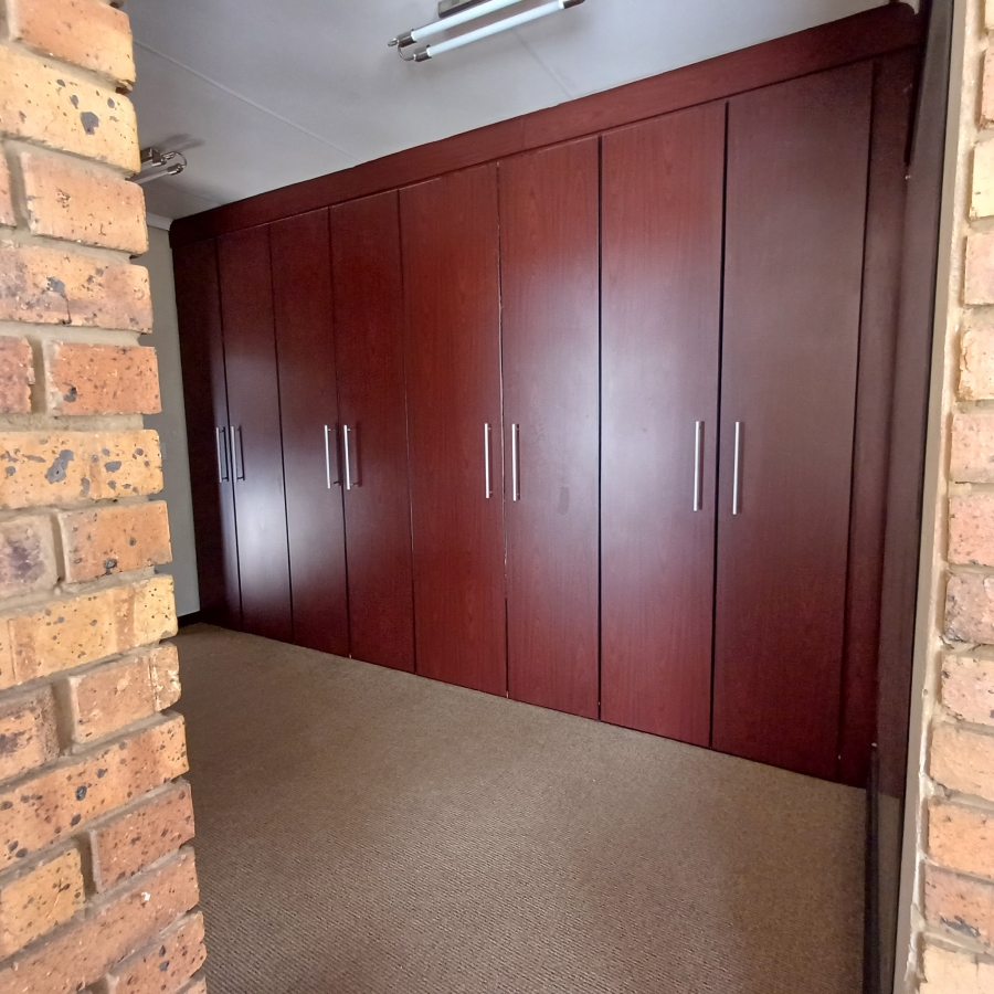 5 Bedroom Property for Sale in Blue Saddle Ranches Gauteng