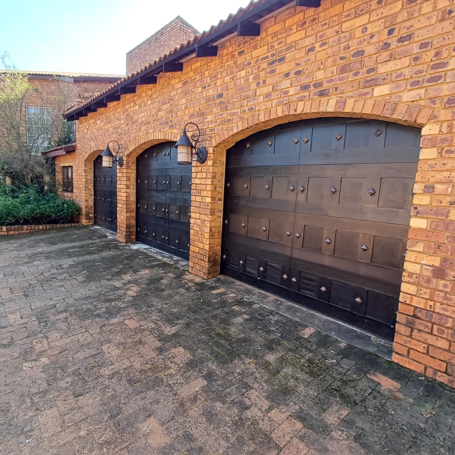 5 Bedroom Property for Sale in Blue Saddle Ranches Gauteng