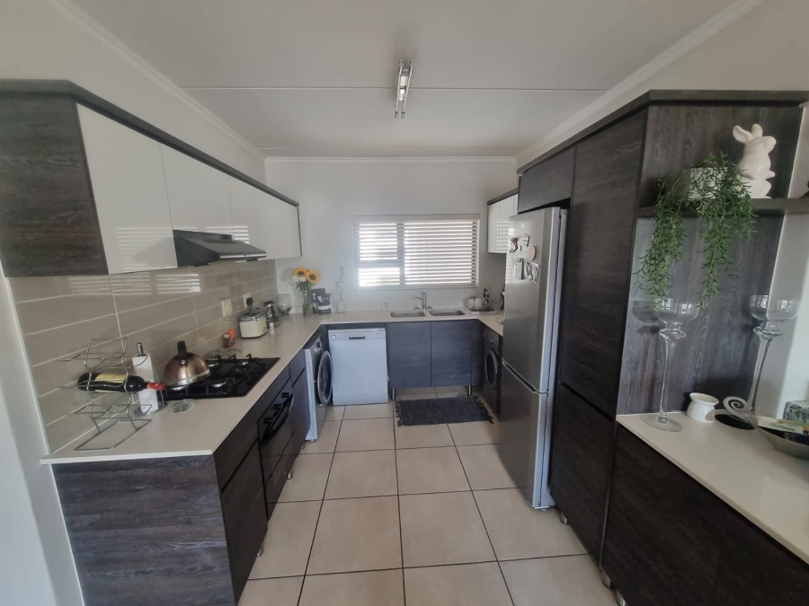 2 Bedroom Property for Sale in Greenstone Hill Gauteng