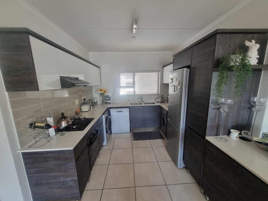 2 Bedroom Property for Sale in Greenstone Hill Gauteng