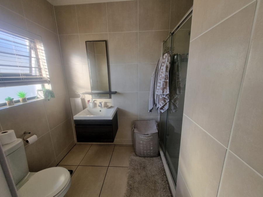 2 Bedroom Property for Sale in Greenstone Hill Gauteng