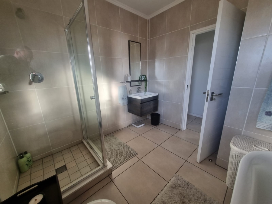 2 Bedroom Property for Sale in Greenstone Hill Gauteng