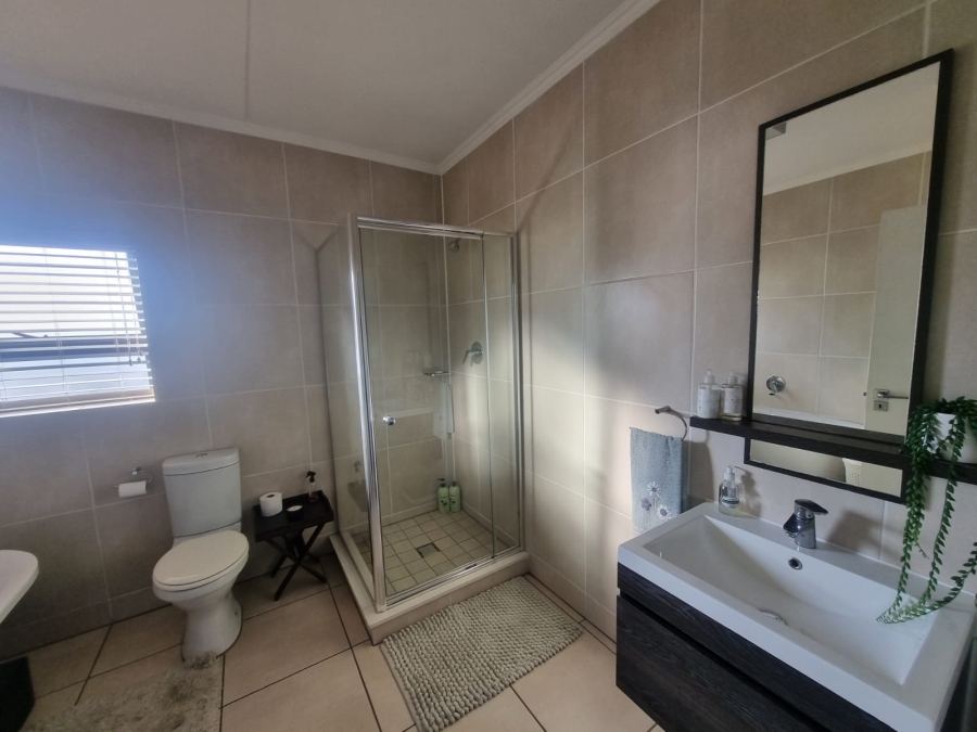 2 Bedroom Property for Sale in Greenstone Hill Gauteng