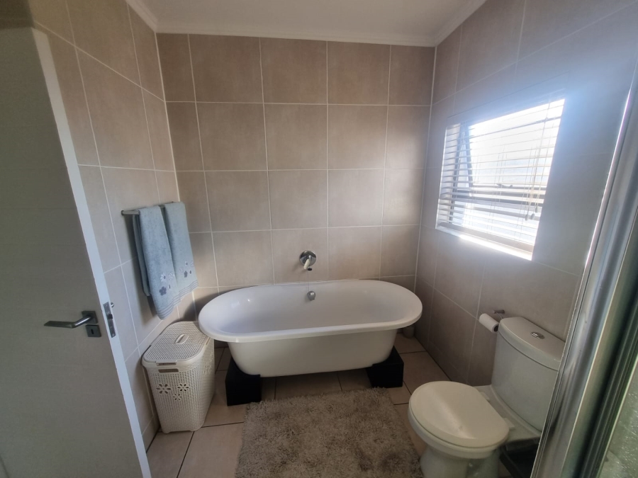 2 Bedroom Property for Sale in Greenstone Hill Gauteng