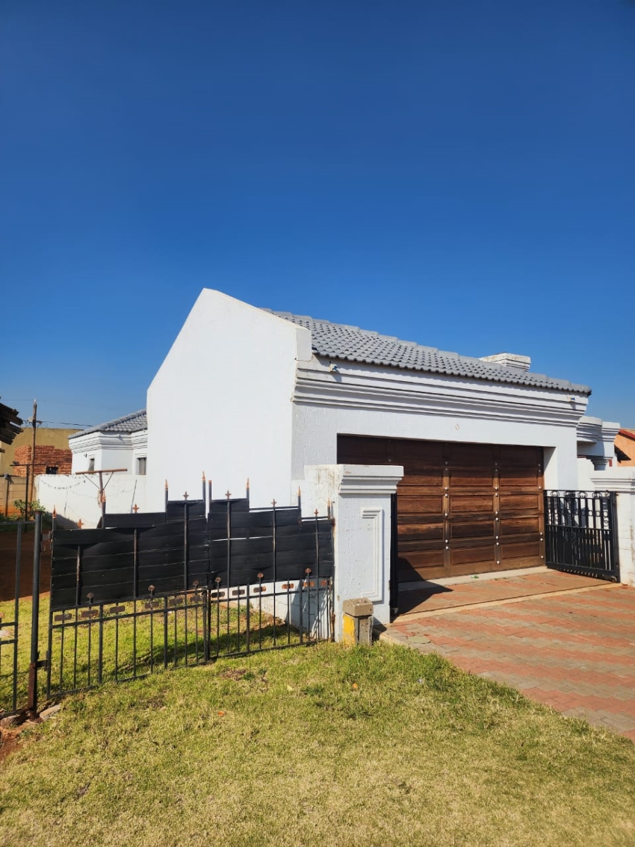 4 Bedroom Property for Sale in Sebokeng Zone 10 Gauteng