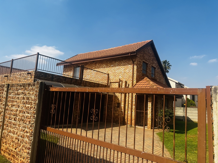 5 Bedroom Property for Sale in Pomona Gauteng
