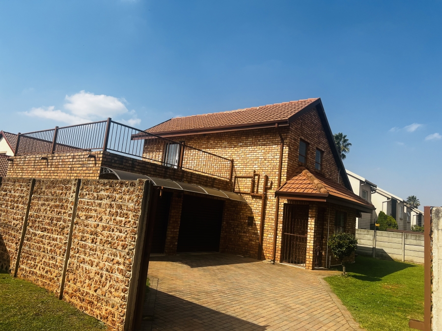 5 Bedroom Property for Sale in Pomona Gauteng
