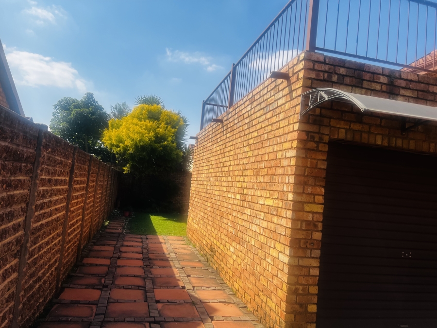 5 Bedroom Property for Sale in Pomona Gauteng