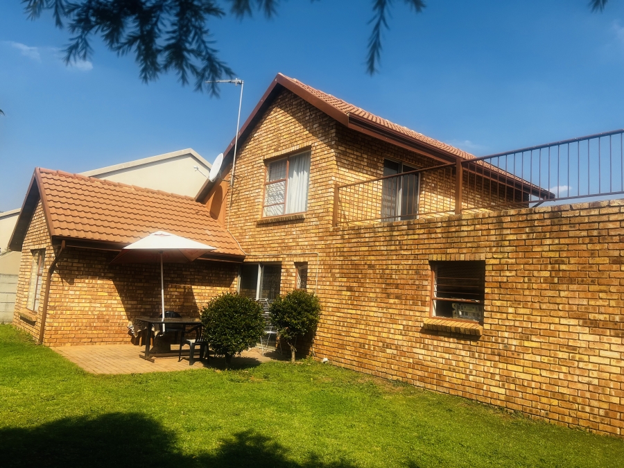 5 Bedroom Property for Sale in Pomona Gauteng