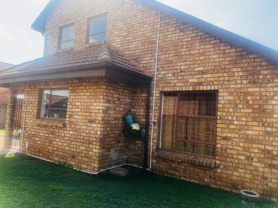 5 Bedroom Property for Sale in Pomona Gauteng