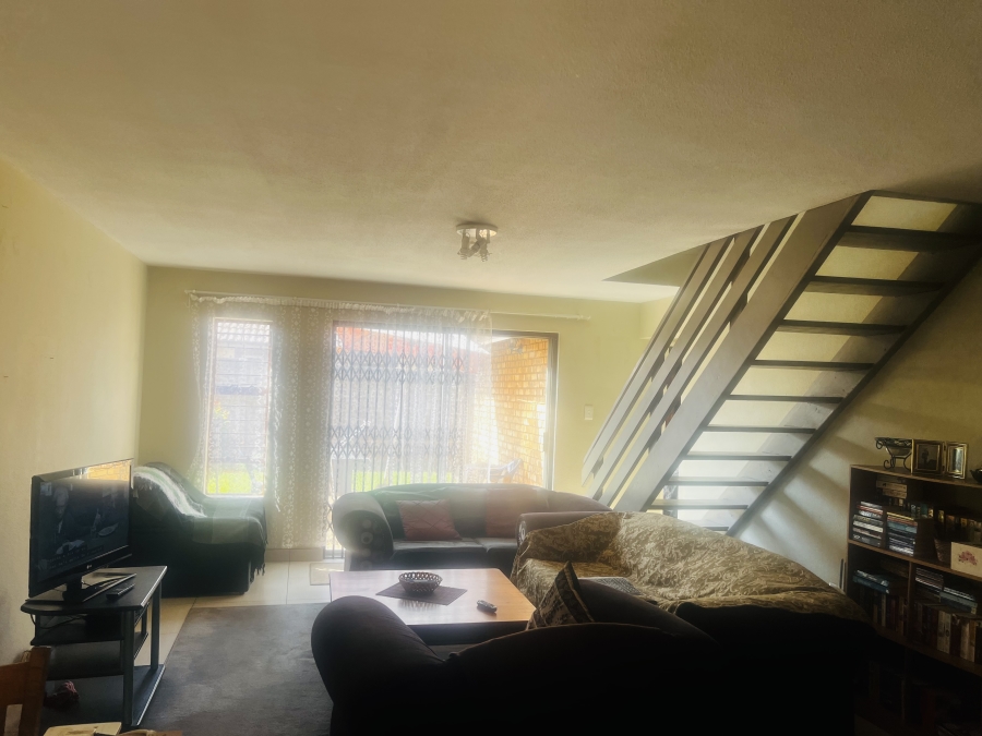 5 Bedroom Property for Sale in Pomona Gauteng