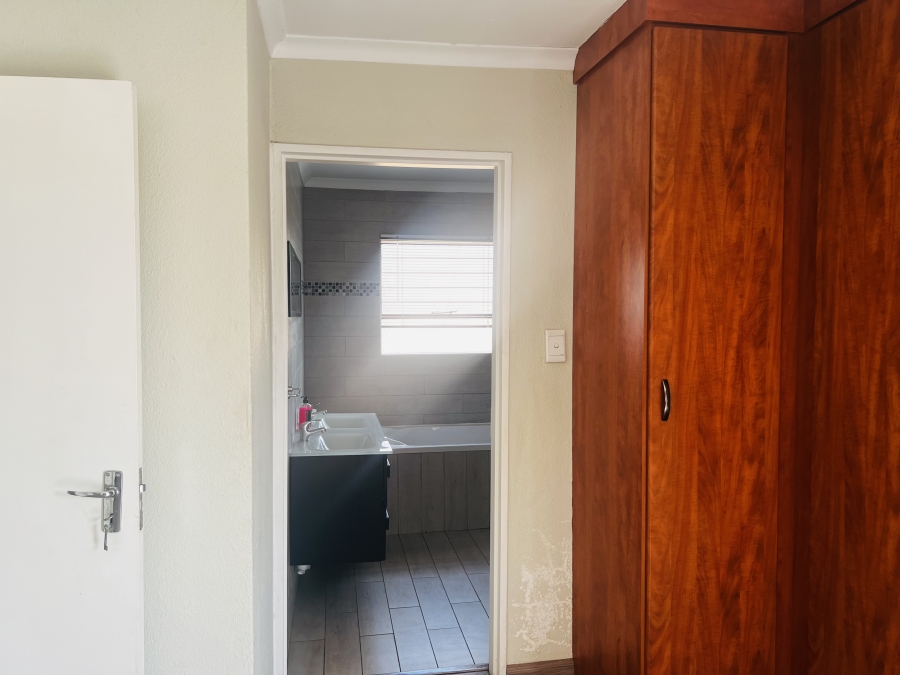 5 Bedroom Property for Sale in Pomona Gauteng