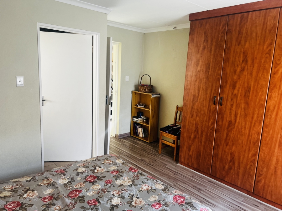 5 Bedroom Property for Sale in Pomona Gauteng