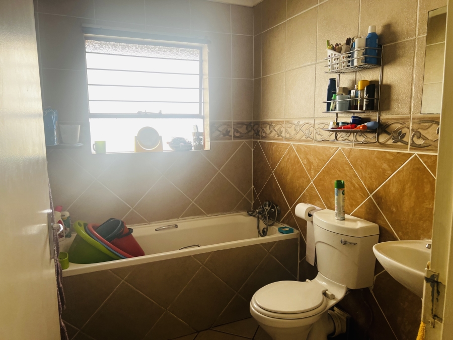 5 Bedroom Property for Sale in Pomona Gauteng