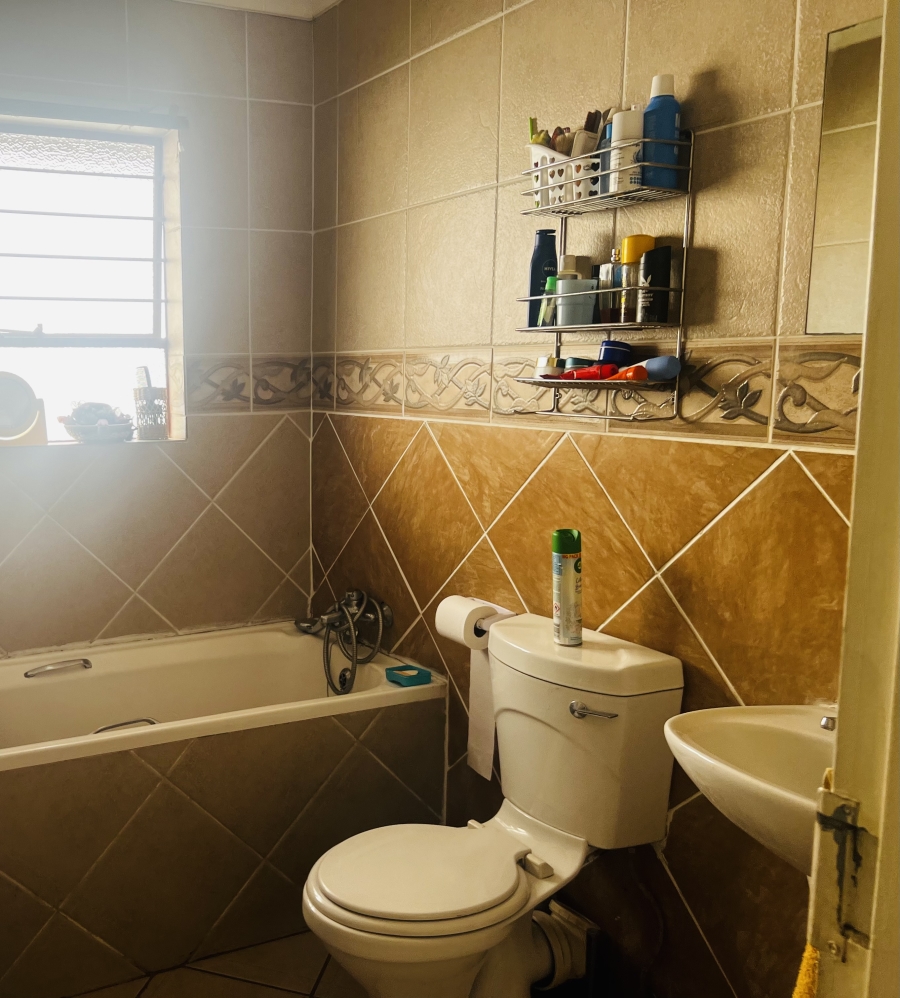 5 Bedroom Property for Sale in Pomona Gauteng