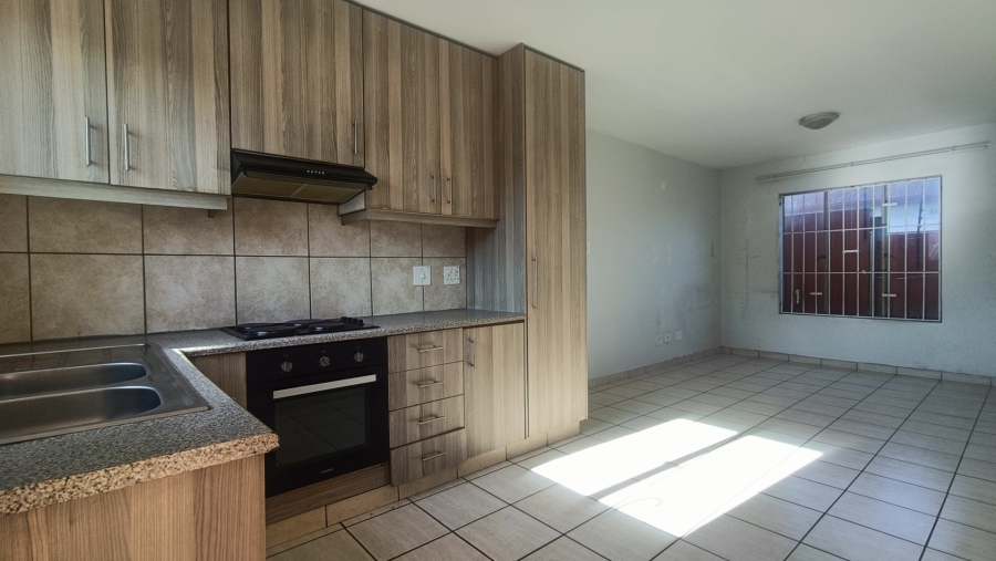 To Let 2 Bedroom Property for Rent in Turf Club Gauteng