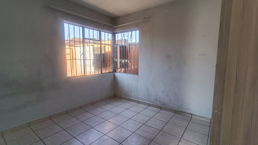 To Let 2 Bedroom Property for Rent in Turf Club Gauteng