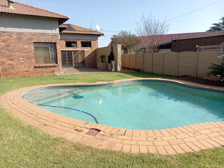 4 Bedroom Property for Sale in Petersfield Gauteng