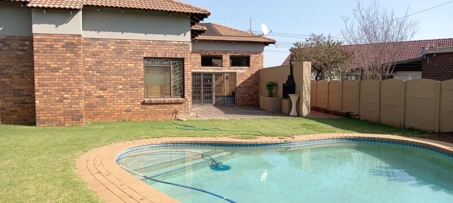 4 Bedroom Property for Sale in Petersfield Gauteng