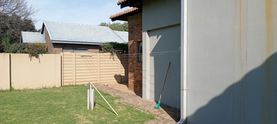 4 Bedroom Property for Sale in Petersfield Gauteng