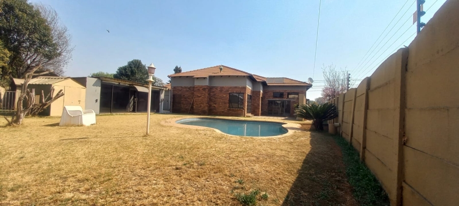 4 Bedroom Property for Sale in Petersfield Gauteng