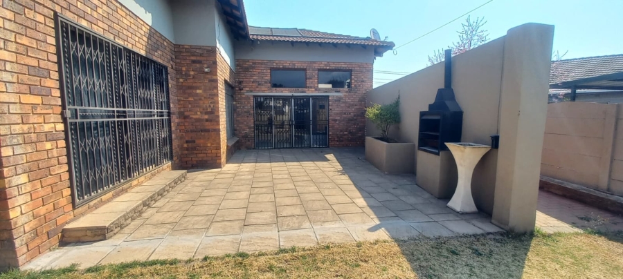 4 Bedroom Property for Sale in Petersfield Gauteng