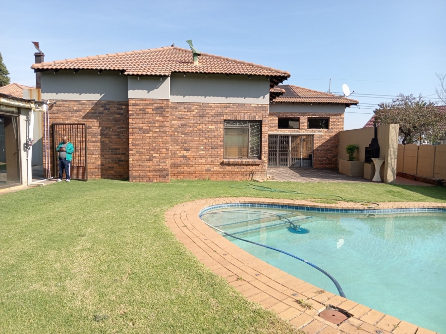 4 Bedroom Property for Sale in Petersfield Gauteng