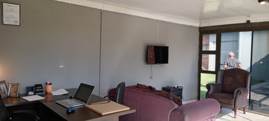4 Bedroom Property for Sale in Petersfield Gauteng