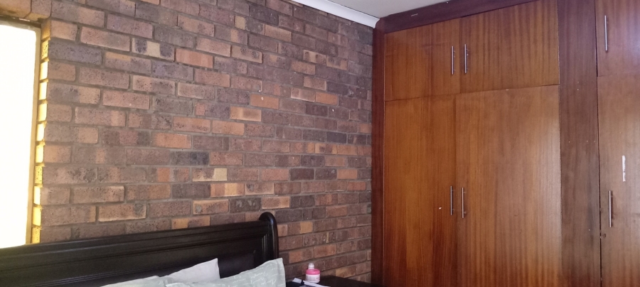4 Bedroom Property for Sale in Petersfield Gauteng