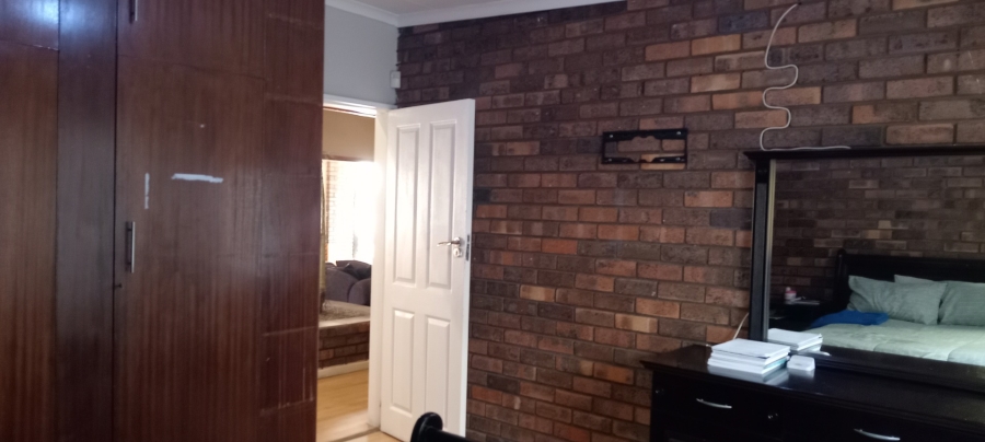 4 Bedroom Property for Sale in Petersfield Gauteng