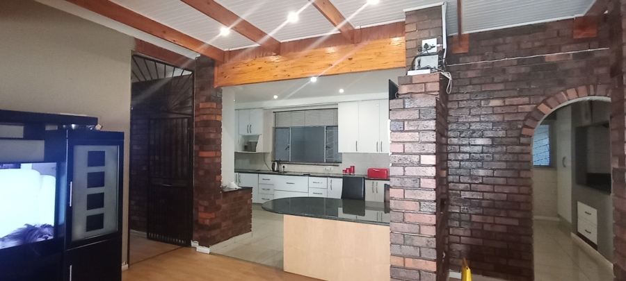 4 Bedroom Property for Sale in Petersfield Gauteng