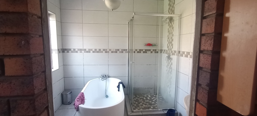 4 Bedroom Property for Sale in Petersfield Gauteng