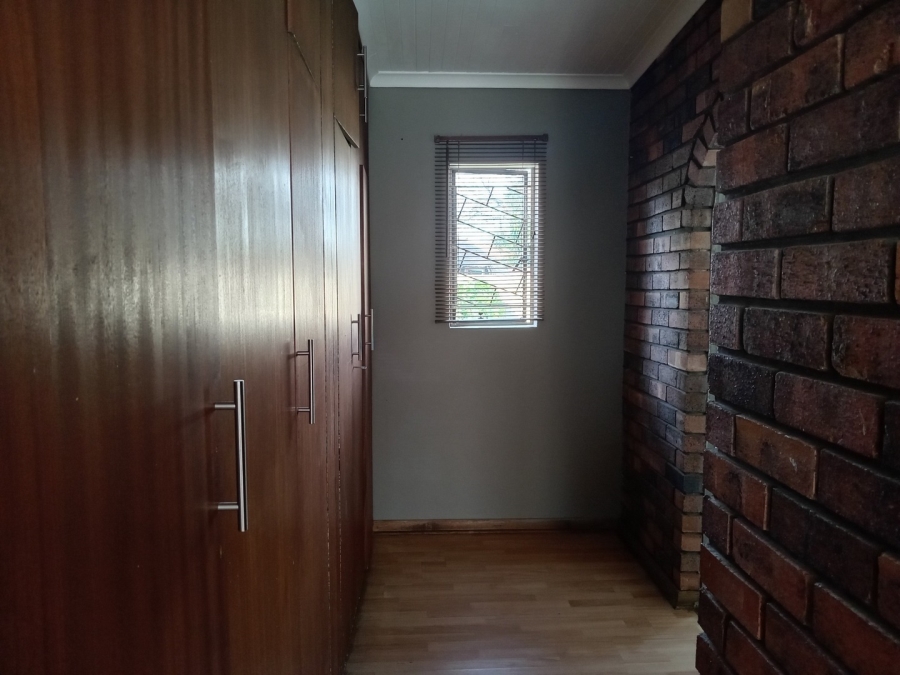 4 Bedroom Property for Sale in Petersfield Gauteng