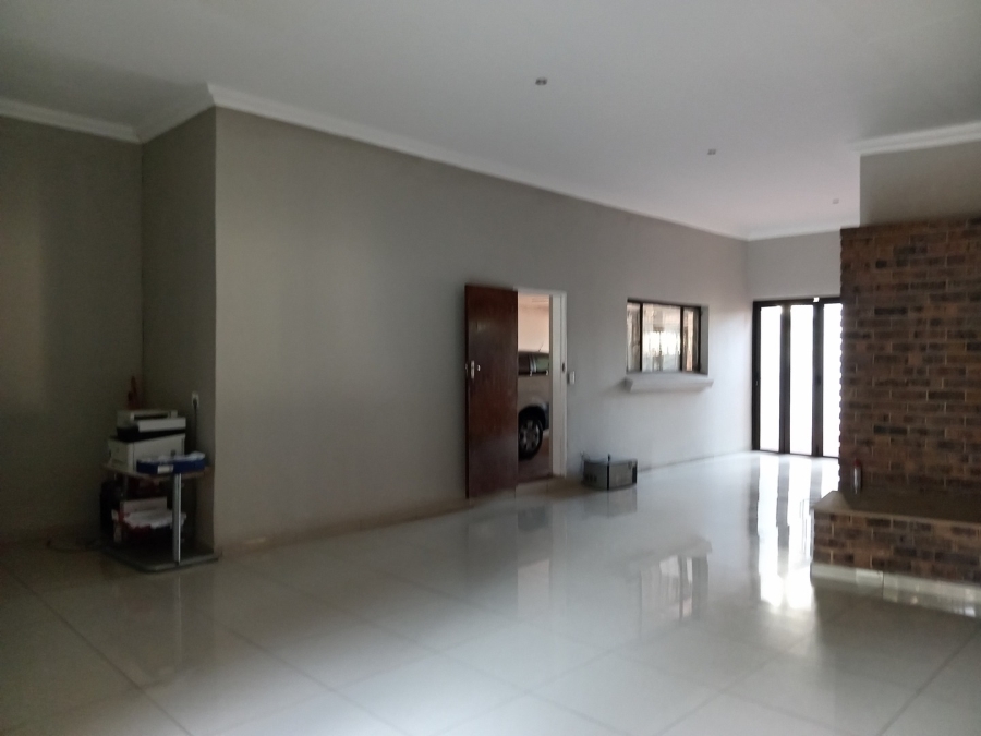 4 Bedroom Property for Sale in Petersfield Gauteng