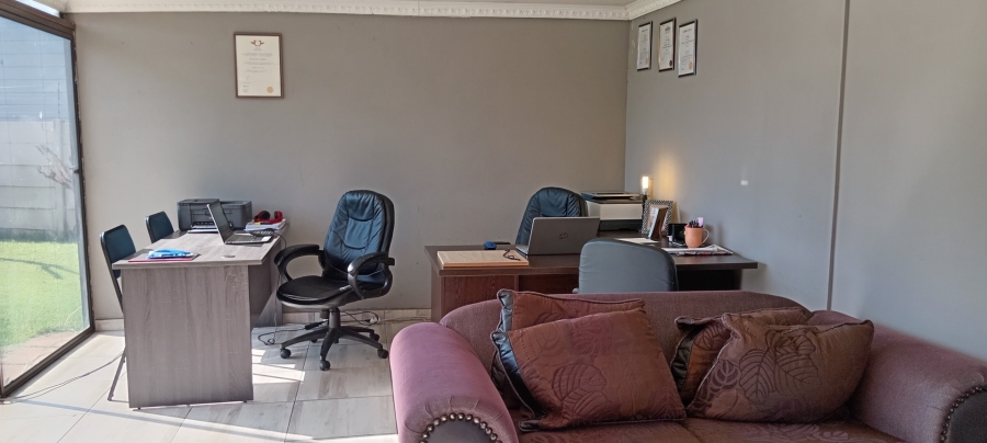 4 Bedroom Property for Sale in Petersfield Gauteng