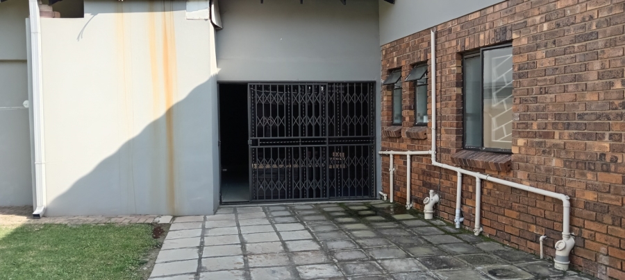 4 Bedroom Property for Sale in Petersfield Gauteng