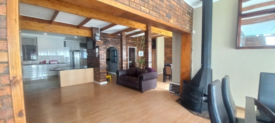 4 Bedroom Property for Sale in Petersfield Gauteng
