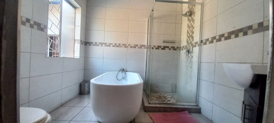 4 Bedroom Property for Sale in Petersfield Gauteng