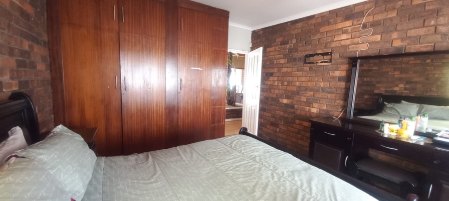 4 Bedroom Property for Sale in Petersfield Gauteng
