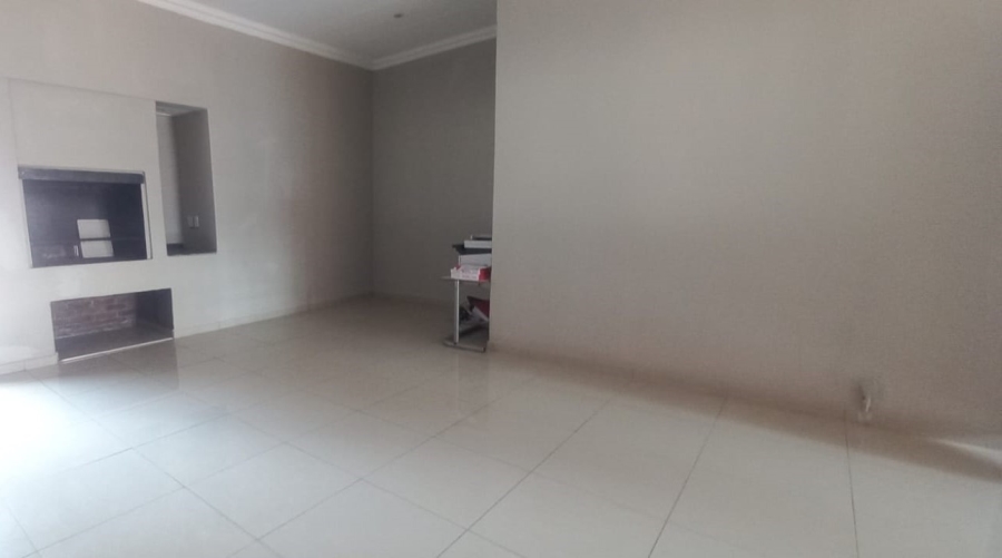 4 Bedroom Property for Sale in Petersfield Gauteng
