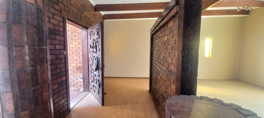 4 Bedroom Property for Sale in Petersfield Gauteng