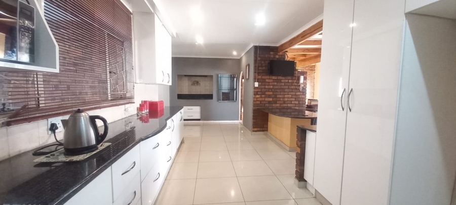 4 Bedroom Property for Sale in Petersfield Gauteng