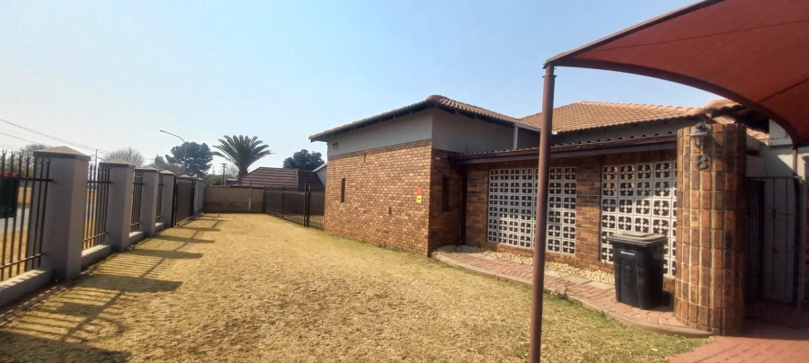 4 Bedroom Property for Sale in Petersfield Gauteng